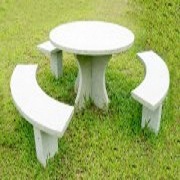 Bàn ghế cong và bàn tròn granito