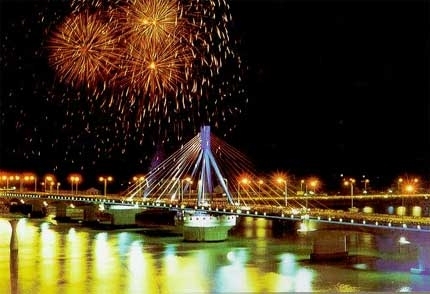 hue_tourist_vietnam_922p0an6.jpg
