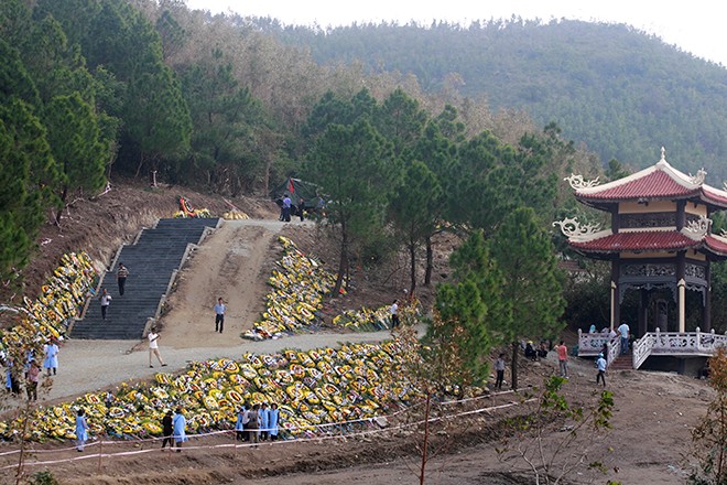 hue_tourist_vietnam_92805ep2.jpg