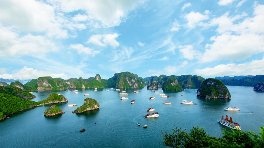 hue_tourist_vietnam_92t63j3A.jpg