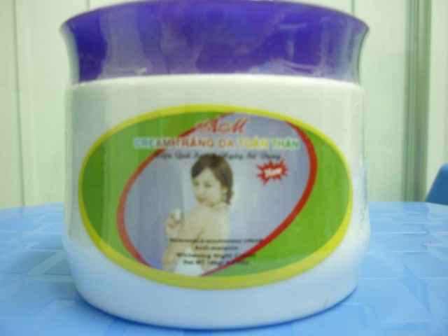 kem-duong-trang-da-toan-than-74394.jpg