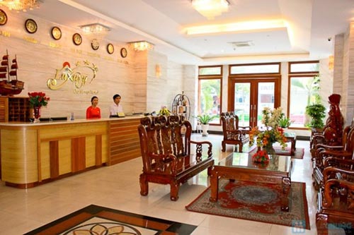 khach-san-luxury-121022.jpg