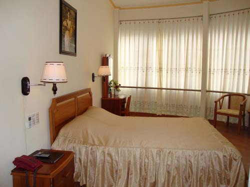 phong-khach-san-123000.jpg