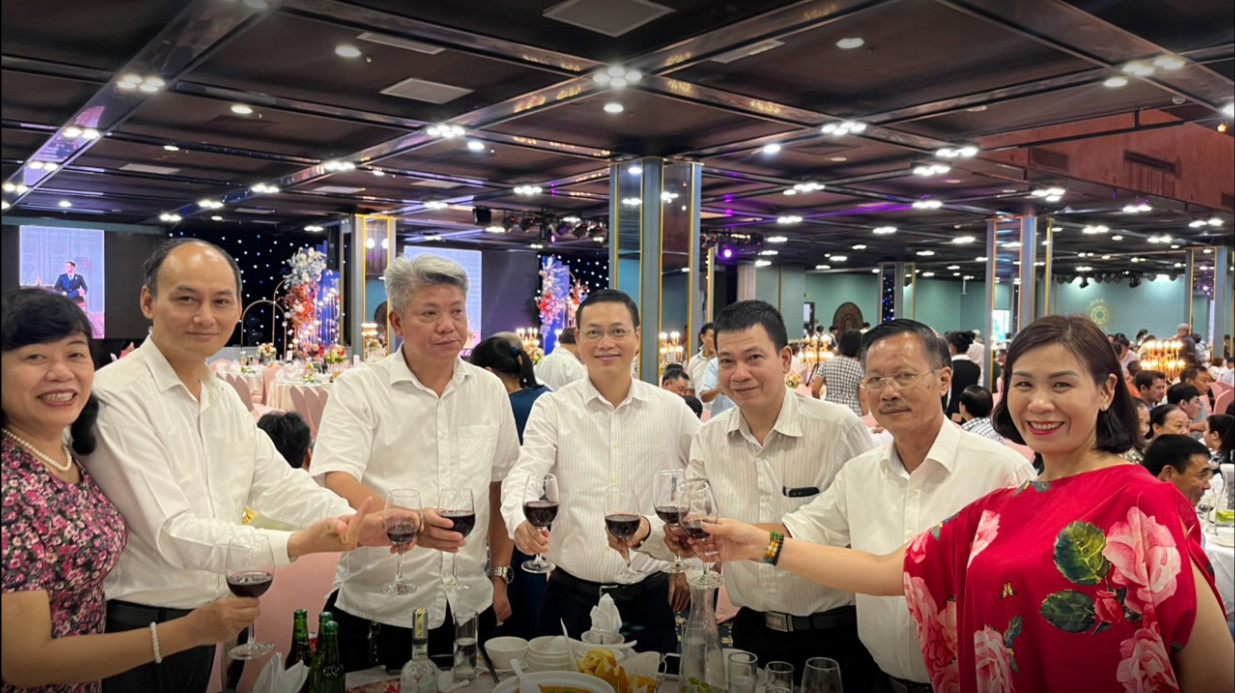 trung_tam_hoa_giai_thuong_mai_bat_dong_san_va_doanh_nghiep_20wym165.jpg