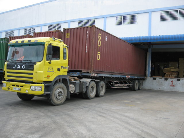 van-chuyen-container-69375.jpg