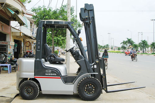 xe-nang-nissan-74779.jpg